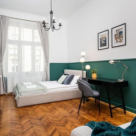 Classy Old Town Apartment - By Upstairs Krakau Buitenkant foto