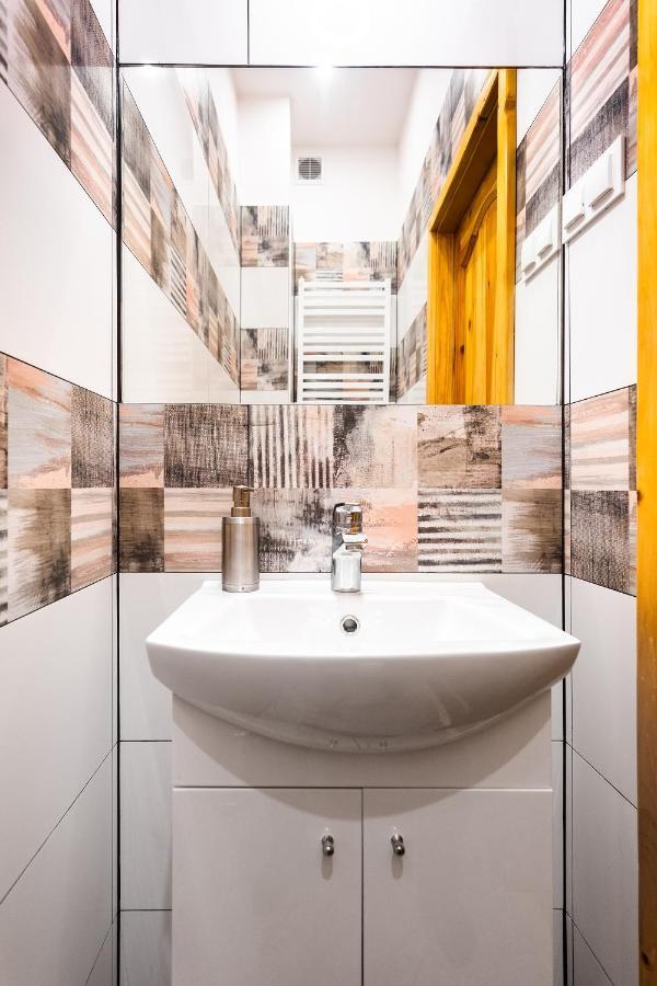 Classy Old Town Apartment - By Upstairs Krakau Buitenkant foto