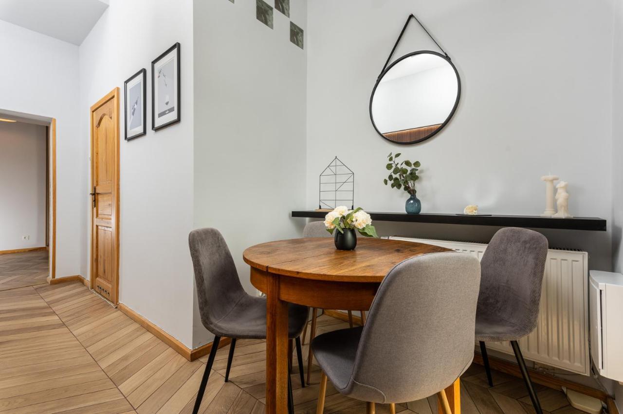 Classy Old Town Apartment - By Upstairs Krakau Buitenkant foto