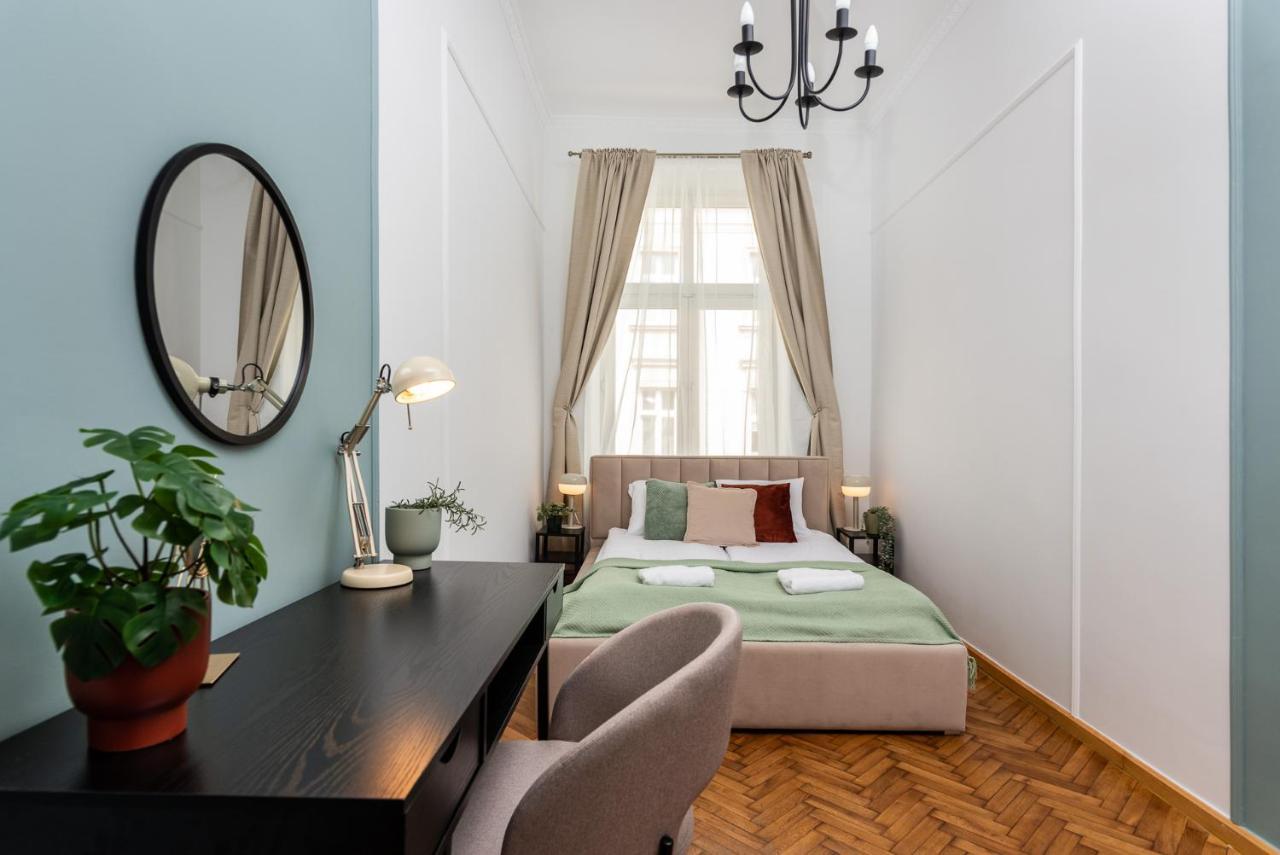 Classy Old Town Apartment - By Upstairs Krakau Buitenkant foto