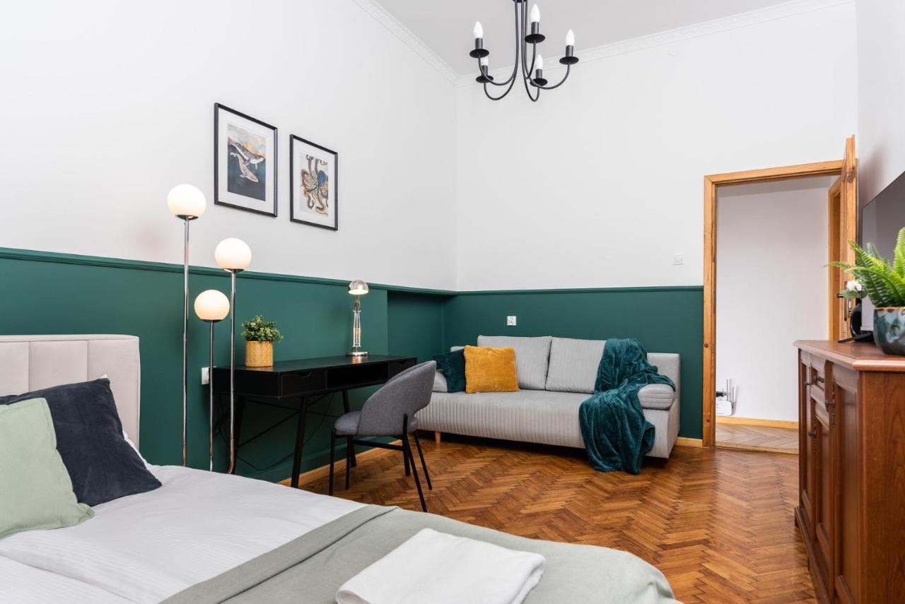Classy Old Town Apartment - By Upstairs Krakau Buitenkant foto